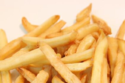 Crispy Perfection: Air Fry Frozen French Fries Easily!