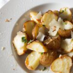 Crispy Garlic Parmesan Smashed Potatoes: A Flavorful Twist