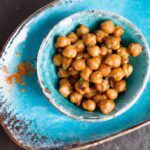 Crunchy Roasted Chickpeas: A Flavorful Spiced Snack Guide
